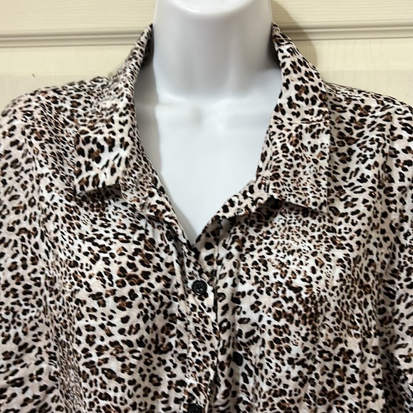Cheetah print long sleeve blouse NWT - Picture 3 of 7